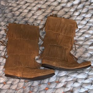 Minnetonka Moccasin Fringe Boot 👢